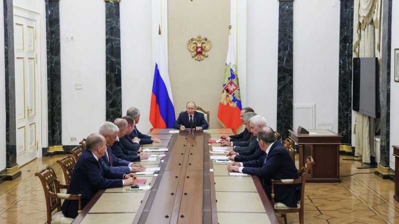 Путин провел совещание с членами Совбеза