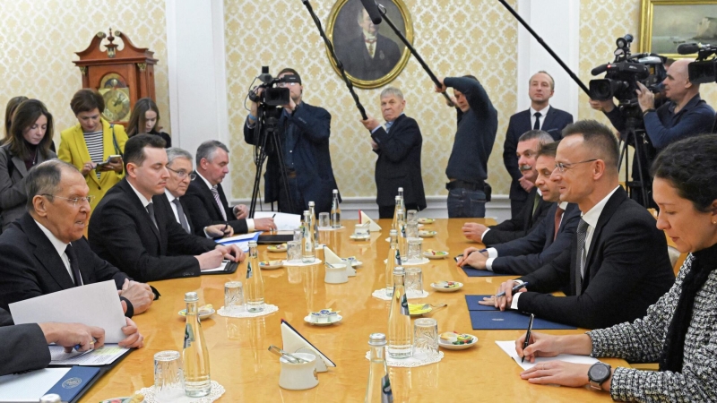 Лавров в среду выступит на заседании Совфеда