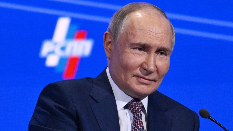 Опрос показал, сколько россиян одобряют работу Путина