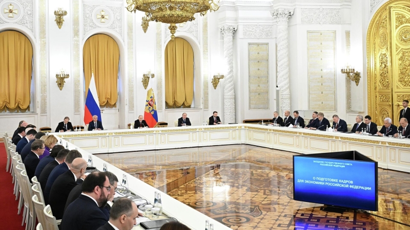 Путин рассказал о работе над Общенациональной программой подготовки кадров