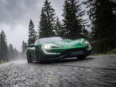 В честь ёлок и «Зелёного ада»: китайский Yangwang U9 перекрасился к чужому Новому году