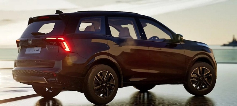 Mahindra XUV 7XO вместо XUV700: трёхэкранное табло, бензин или дизель, есть полный привод