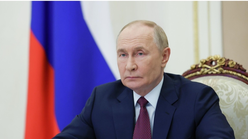 На совещании с Путиным раздался звонок