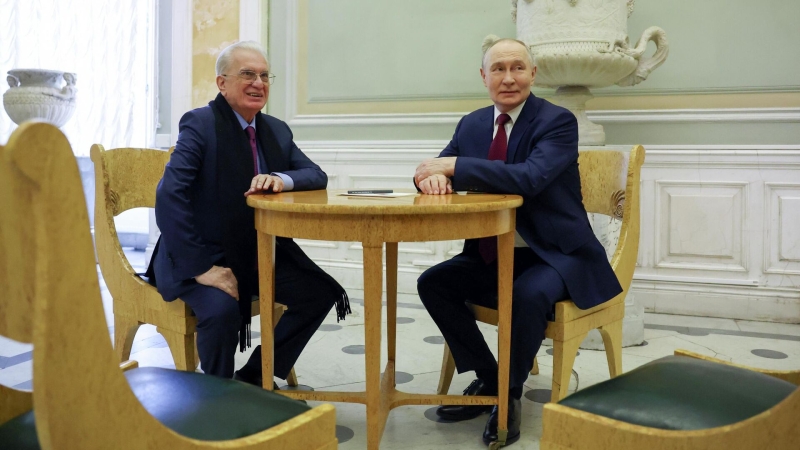 Путин пообщался с Пиотровским перед встречей с правителем Малайзии