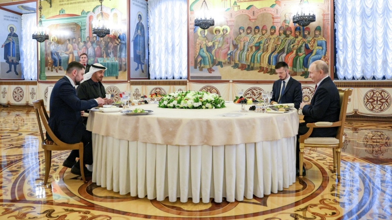 Путин проводил президента ОАЭ после переговоров в Кремле