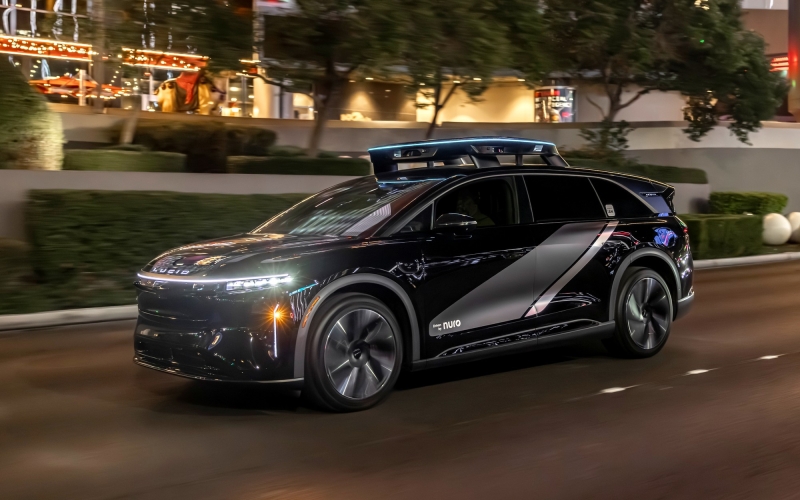 Старая идея, новый подход: Lucid, Nuro и Uber представили роботакси класса люкс