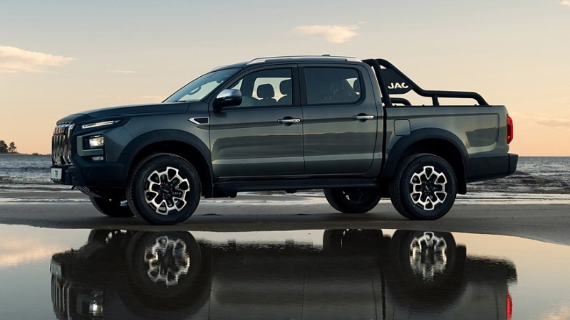 В России стартовали продажи новой версии флагманского пикапа JAC T9, цена известна