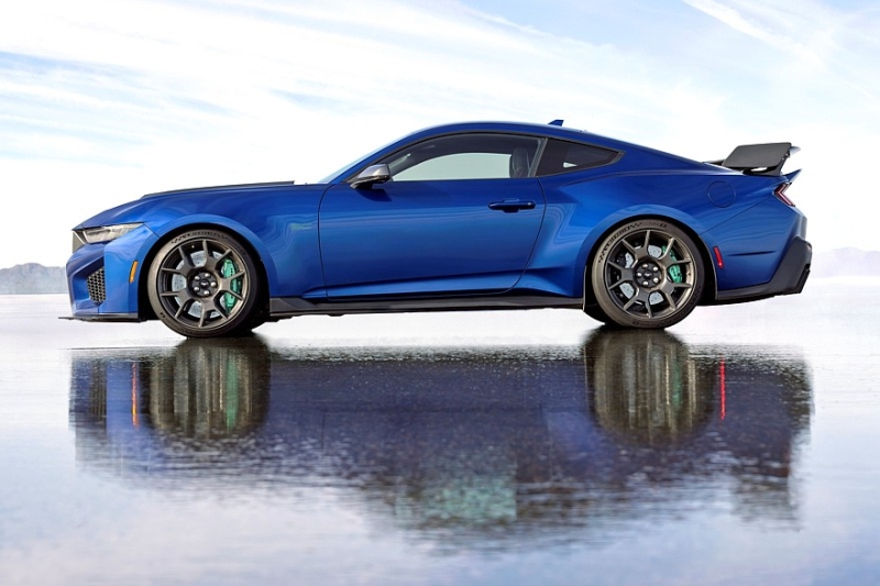 Вместо Shelby GT500: представлен Ford Mustang Dark Horse SC с компрессорным V8