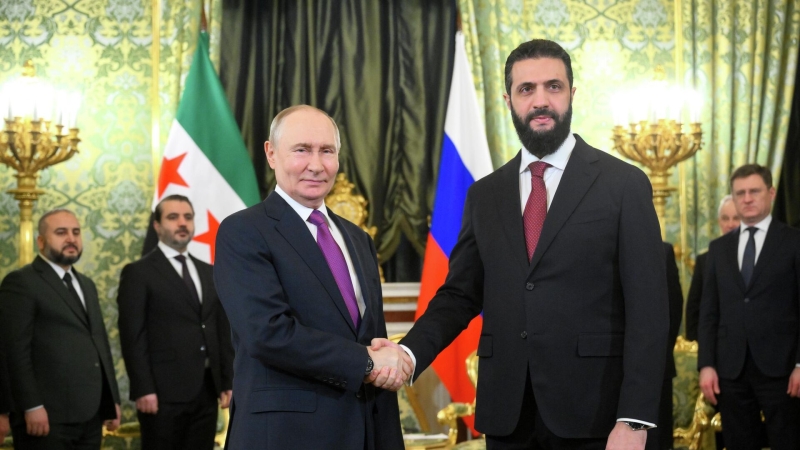 Песков и Новак поделились с Лавровым устройством для синхронного перевода