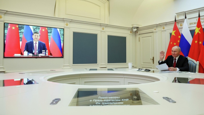 Путин и Си Цзиньпин в дружеском ключе обсудили итоги года, заявил Ушаков